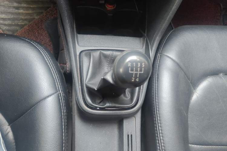 Used Volkswagen Jetta 2015 Value Edition 1.6L Manual Fashionable Style Gear Lever