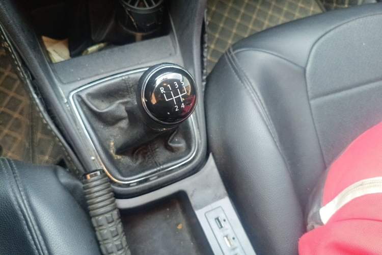 Used Volkswagen Jetta 2015 1.6L Manual Fashion Edition Gear Lever