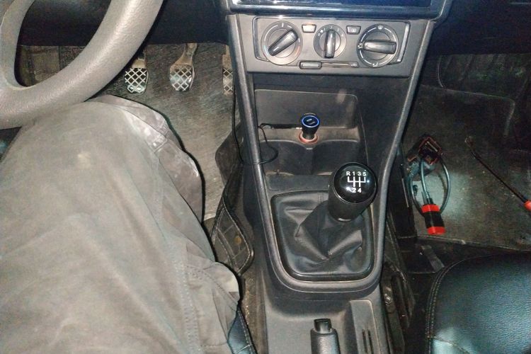 Used Volkswagen Jetta 2015 1.6L Manual Fashion Edition Gear Lever