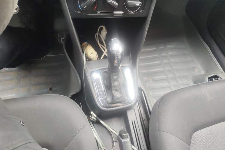 Used Volkswagen Jetta 2015 1.6L Automatic Fashion Model Gear Lever