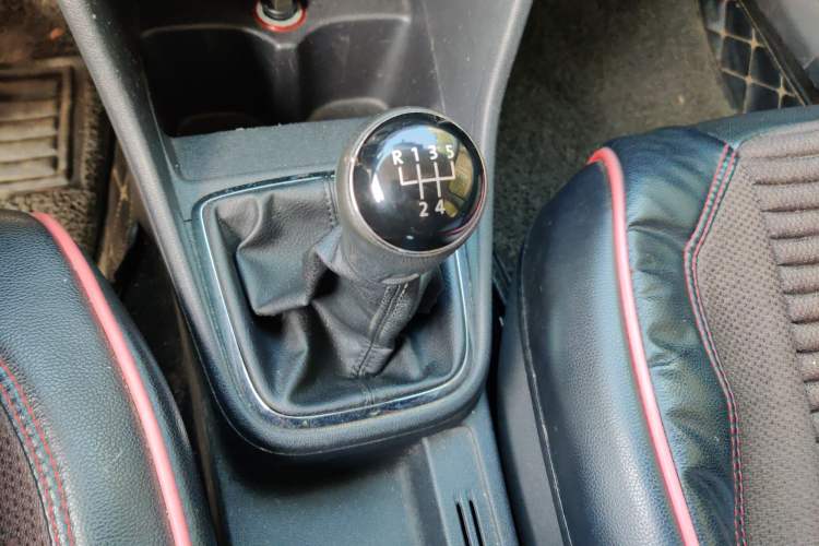 Used Volkswagen Jetta 2015 Zhuihui Edition 1.6L Manual Comfort Model Gear Lever