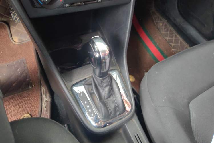Used Volkswagen Jetta 2015 Value Edition 1.6L Automatic Fashion Version Gear Lever