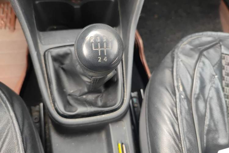 Used Volkswagen Jetta 2015 Value Edition 1.6L Manual Fashionable Style Gear Lever