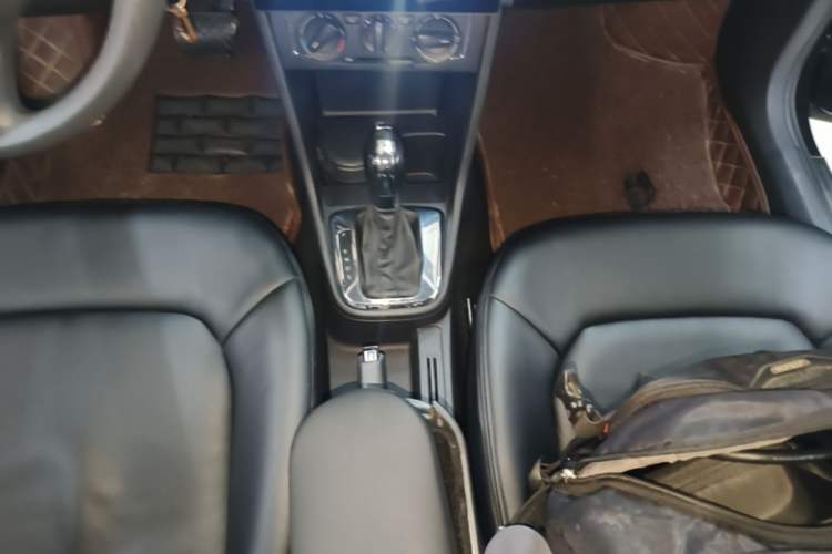 Used Volkswagen Jetta 2015 1.6L Automatic Comfort Model Gear Lever
