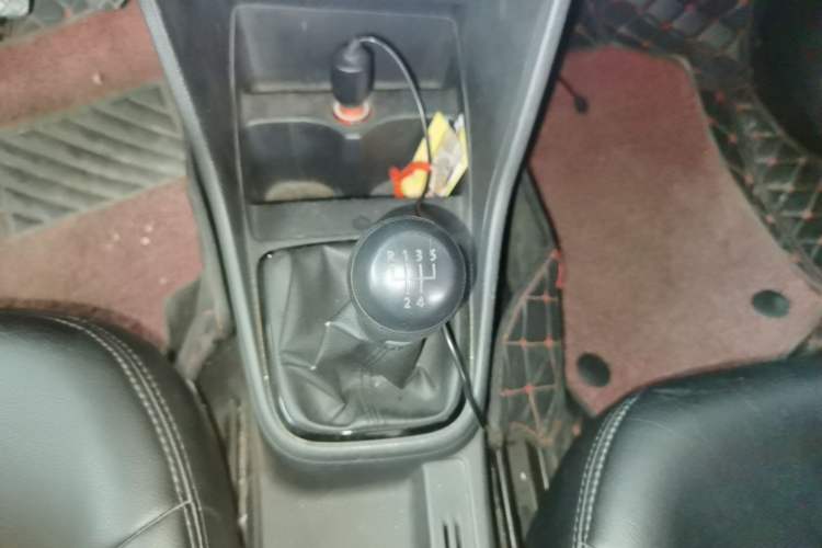 Used Volkswagen Jetta 2015 Value Edition 1.6L Manual Fashionable Style Gear Lever