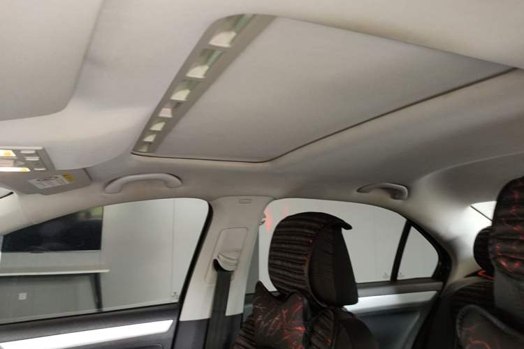 Used Volkswagen Jetta 2015 1.4L Manual Comfort Model Headliner