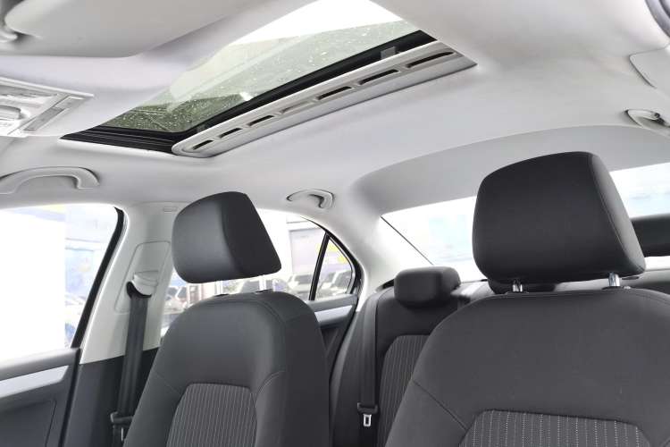 Used Volkswagen Jetta 2015 1.6L Automatic Comfort Model Headliner