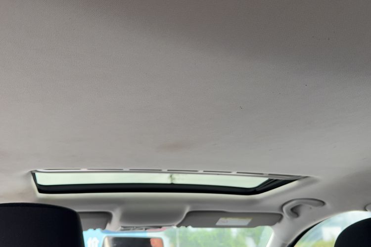 Used Volkswagen Jetta 2015 1.6L Manual Comfort Model Headliner