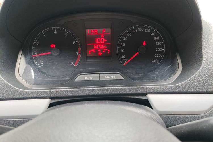 Used Volkswagen Jetta 2015 Value Edition 1.6L Automatic Comfort Version Instrument Cluster