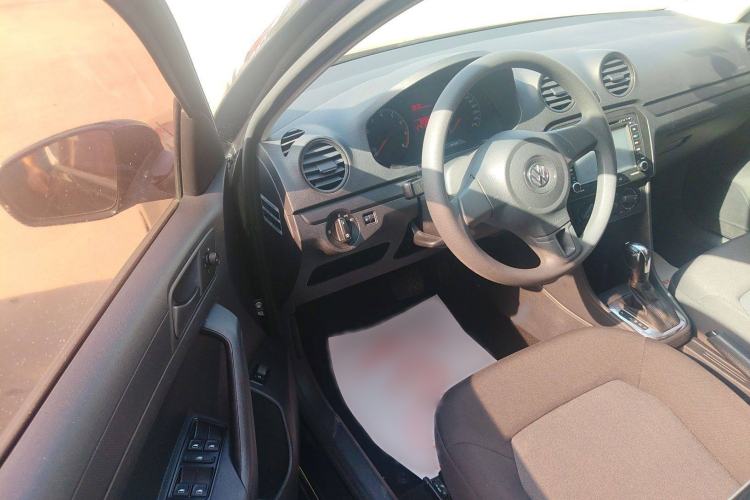 Used Volkswagen Jetta 2015 Value Edition 1.6L Automatic Fashion Version Interior 2
