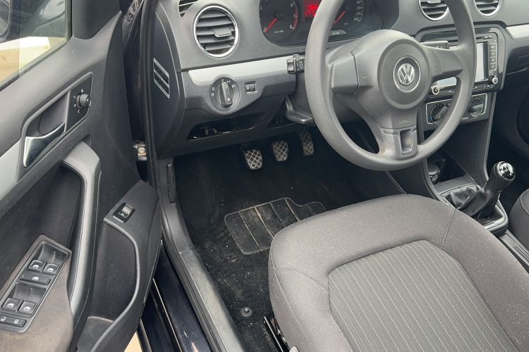 Used Volkswagen Jetta 2015 1.6L Manual Comfort Model Interior 2