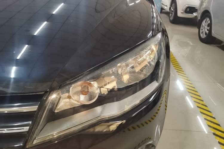 Used Volkswagen Jetta 2015 1.6L Automatic Comfort Model Left Front Headlight