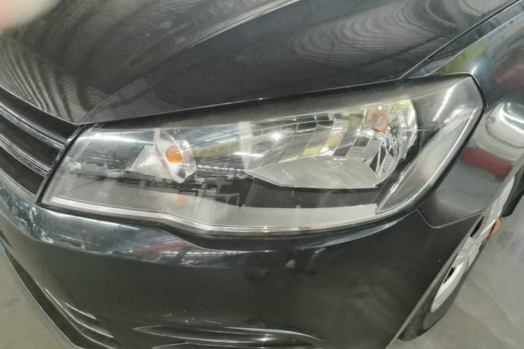 Used Volkswagen Jetta 2015 Value Edition 1.6L Manual Fashionable Style Left Front Headlight