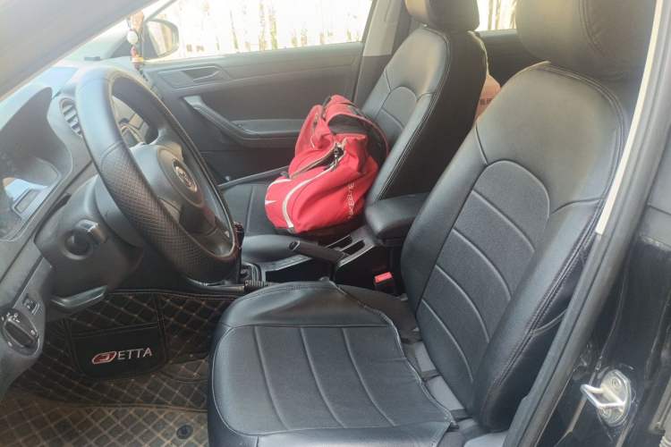 Used Volkswagen Jetta 2015 1.6L Manual Fashion Edition Left Front Seat