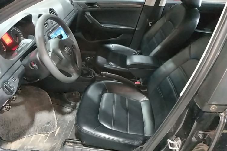 Used Volkswagen Jetta 2015 1.6L Manual Fashion Edition Left Front Seat