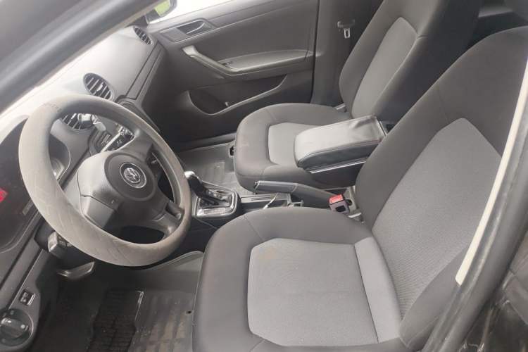 Used Volkswagen Jetta 2015 1.6L Automatic Fashion Model Left Front Seat