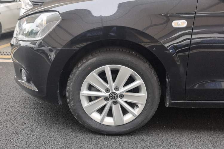 Used Volkswagen Jetta 2015 Zhihui Edition 1.4L Manual Comfort Model Left Front Wheel Hub