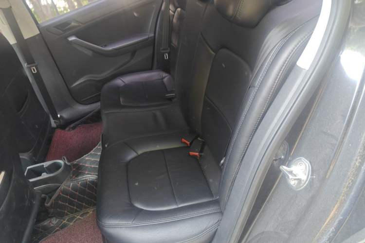 Used Volkswagen Jetta 2015 Value Edition 1.6L Manual Fashionable Style Left Rear Seat
