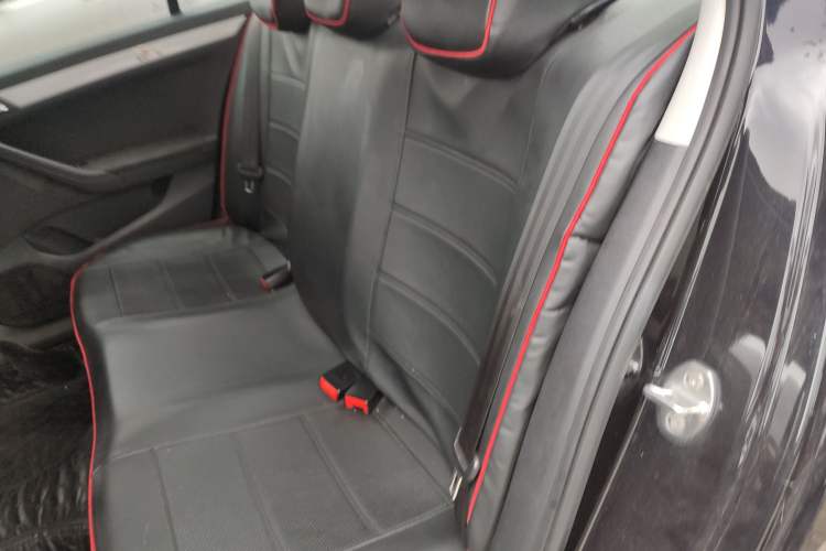Used Volkswagen Jetta 2015 Value Edition 1.6L Automatic Comfort Version Left Rear Seat