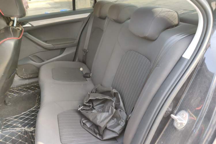 Used Volkswagen Jetta 2015 Zhuihui Edition 1.6L Manual Comfort Model Left Rear Seat