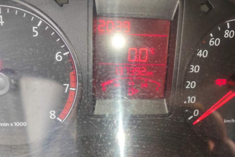 Used Volkswagen Jetta 2015 1.6L Manual Fashion Edition Odometer Close Up