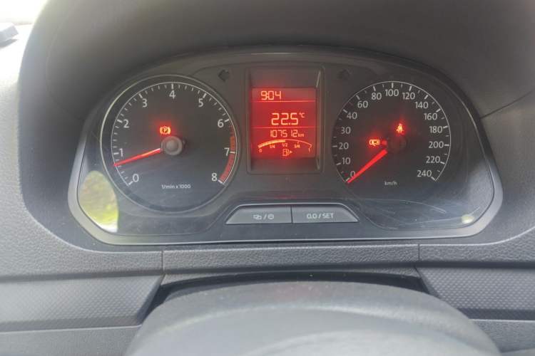 Used Volkswagen Jetta 2015 Value Edition 1.6L Manual Fashionable Style Odometer Close Up