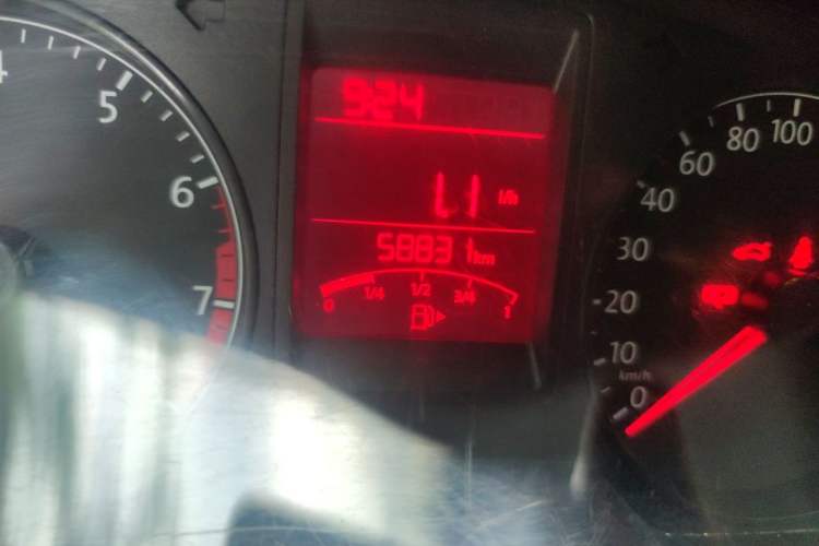 Used Volkswagen Jetta 2015 Zhihui Edition 1.4L Manual Comfort Model Odometer Close Up