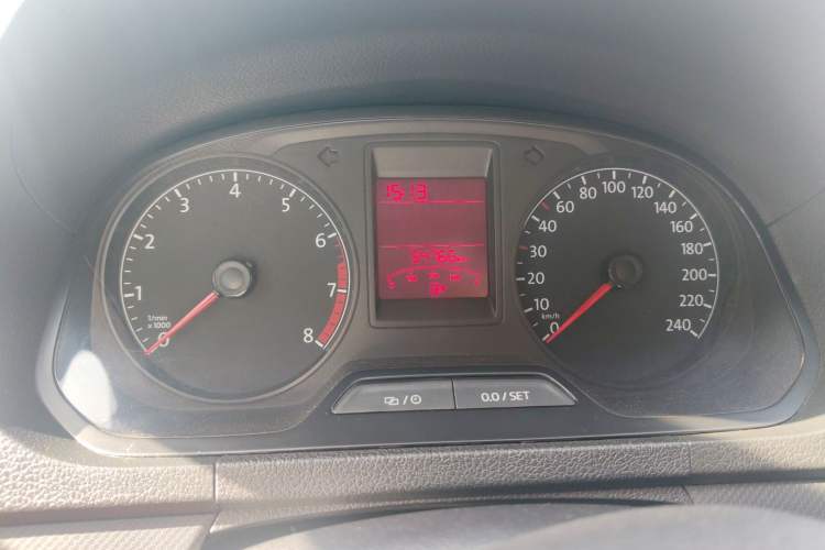 Used Volkswagen Jetta 2015 Value Edition 1.6L Automatic Fashion Version Odometer Close Up