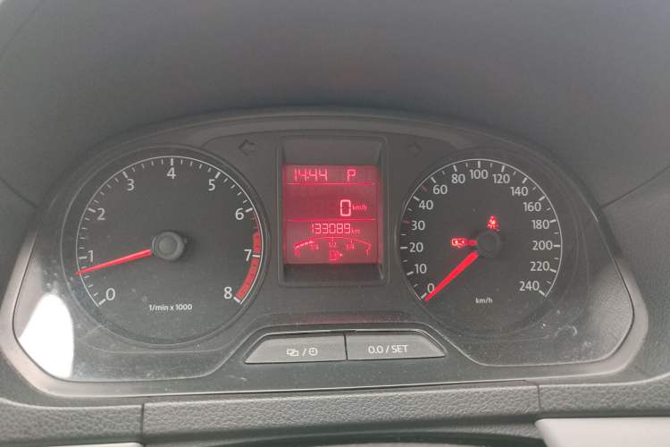 Used Volkswagen Jetta 2015 Value Edition 1.6L Automatic Comfort Version Odometer Close Up