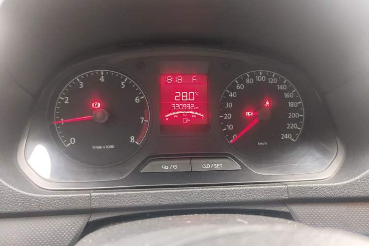 Used Volkswagen Jetta 2015 1.6L Automatic Fashion Model Odometer Close Up