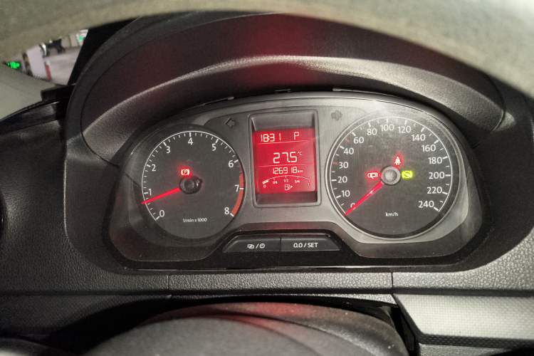 Used Volkswagen Jetta 2015 Value Edition 1.6L Automatic Fashion Version Odometer Close Up