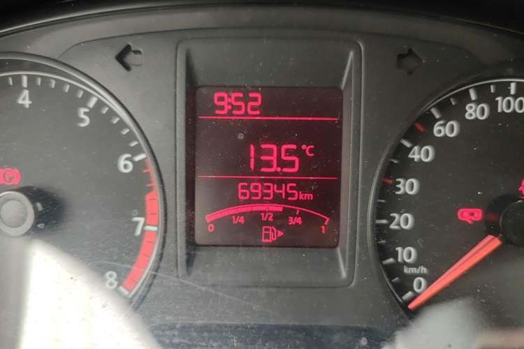 Used Volkswagen Jetta 2015 Value Edition 1.6L Manual Fashionable Style Odometer Close Up
