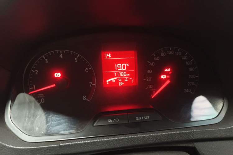 Used Volkswagen Jetta 2015 Zhuihui Edition 1.4L Manual Fashion Model Odometer Close Up