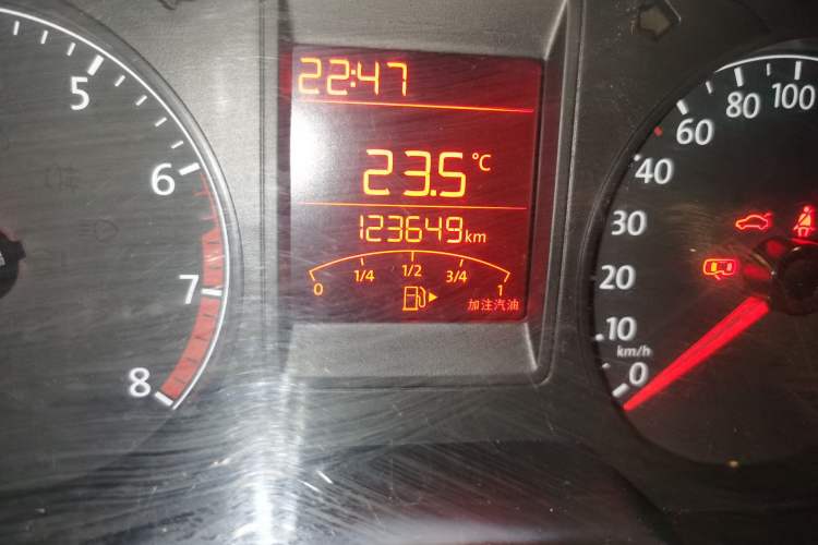 Used Volkswagen Jetta 2015 Value Edition 1.6L Manual Fashionable Style Odometer Close Up