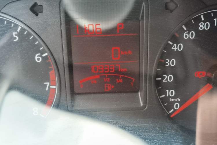 Used Volkswagen Jetta 2015 Value Edition 1.6L Automatic Comfort Version Odometer Close Up