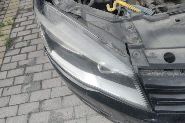 Used Volkswagen Jetta 2015 1.6L Automatic Fashion Model Right Front Headlight