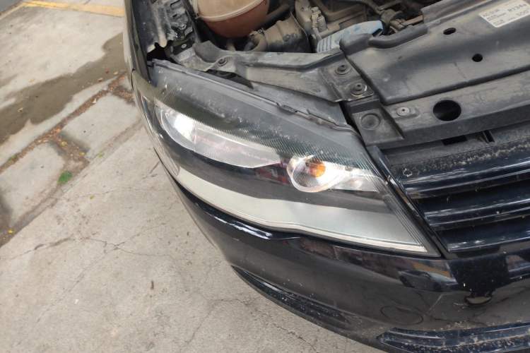 Used Volkswagen Jetta 2015 Value Edition 1.6L Automatic Fashion Version Right Front Headlight