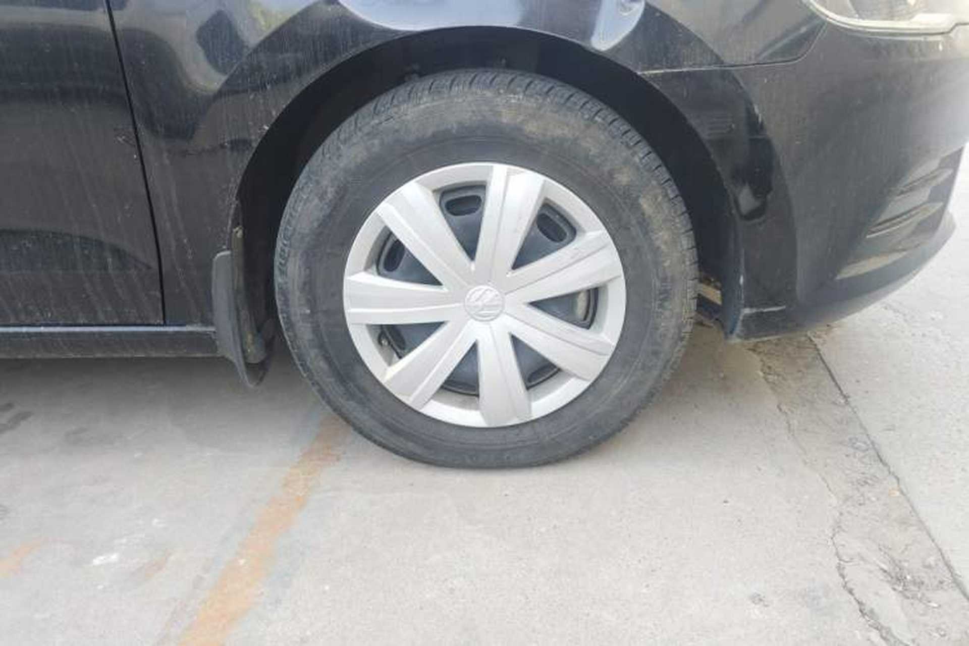 Used Volkswagen Jetta 2015 Zhuihui Edition 1.4L Manual Fashion Model Right Front Wheel Hub