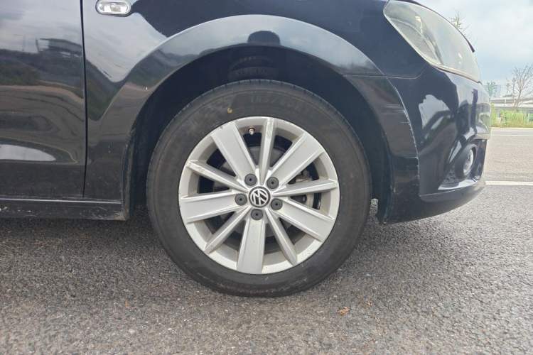 Used Volkswagen Jetta 2015 1.6L Automatic Comfort Model Right Front Wheel Hub