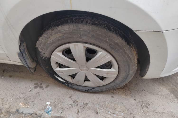 Used Volkswagen Jetta 2015 1.6L Manual Fashion Edition Right Front Wheel Hub