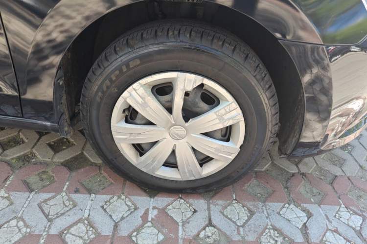 Used Volkswagen Jetta 2015 1.6L Automatic Fashion Model Right Front Wheel Hub