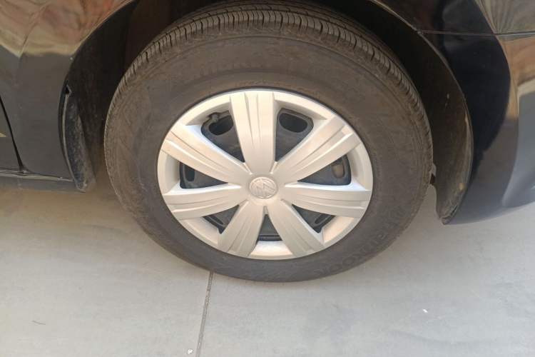 Used Volkswagen Jetta 2015 1.6L Manual Fashion Edition Right Front Wheel Hub