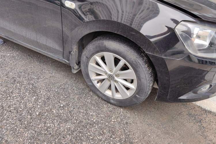 Used Volkswagen Jetta 2015 1.6L Automatic Comfort Model Right Front Wheel Hub