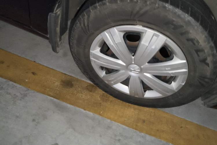 Used Volkswagen Jetta 2015 Value Edition 1.6L Automatic Fashion Version Right Front Wheel Hub