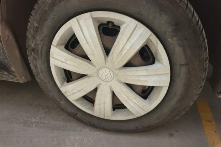 Used Volkswagen Jetta 2015 Zhuihui Edition 1.4L Manual Fashion Model Right Front Wheel Hub