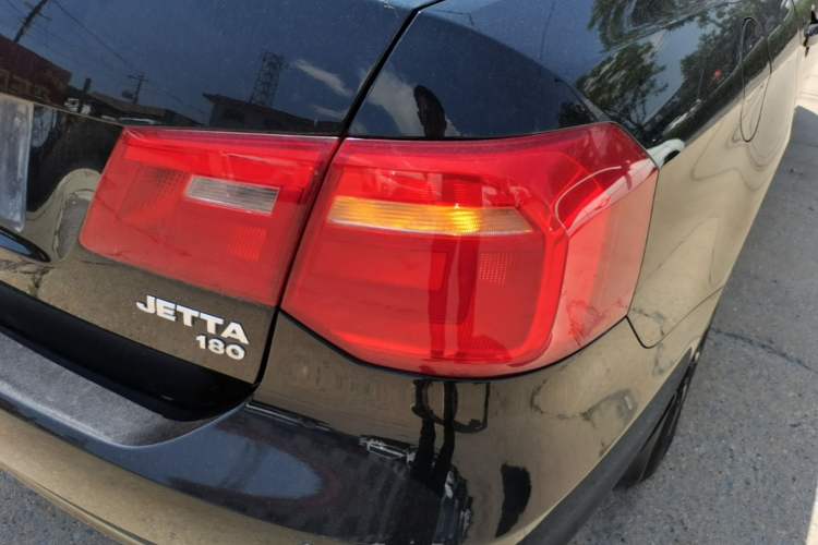 Used Volkswagen Jetta 2015 Value Edition 1.6L Manual Fashionable Style Right Rear Taillight