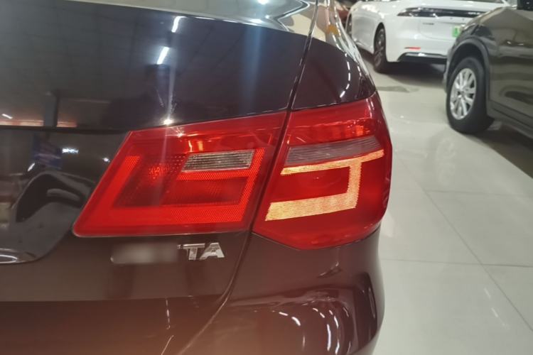 Used Volkswagen Jetta 2015 1.6L Automatic Comfort Model Right Rear Taillight