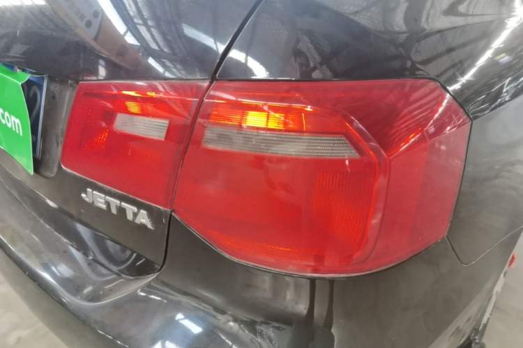 Used Volkswagen Jetta 2015 Value Edition 1.6L Manual Fashionable Style Right Rear Taillight