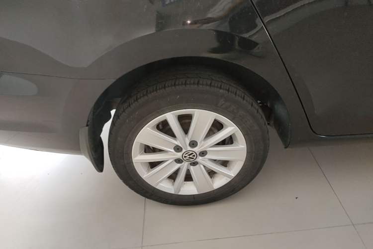 Used Volkswagen Jetta 2015 1.4L Manual Comfort Model Right Rear Wheel Hub
