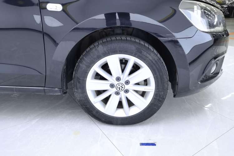 Used Volkswagen Jetta 2015 1.6L Automatic Comfort Model Right Rear Wheel Hub